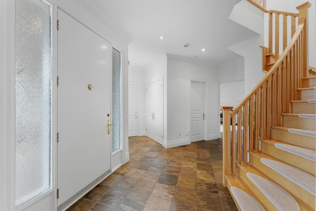 Property photo 3 of 37
