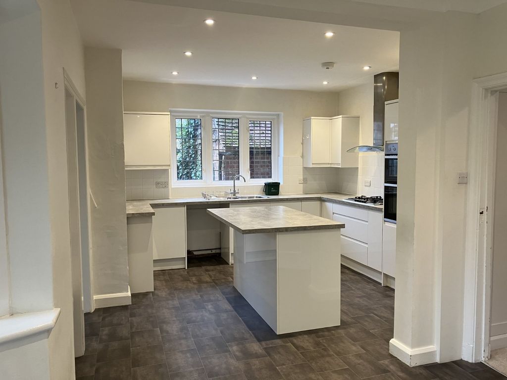 Property photo 2 of 17 Kitchen