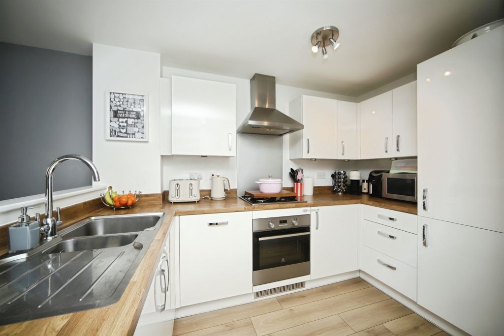 Property photo 2 of 20