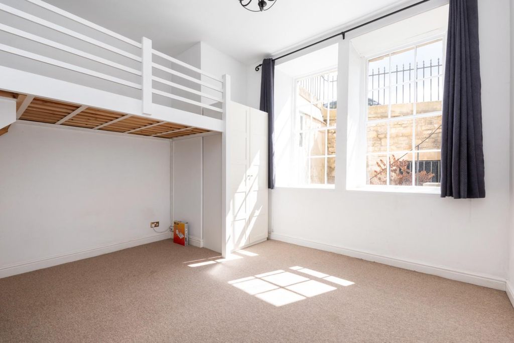 Property photo 2 of 15 Flat 2, 2, Marlborough Buildings, Bath, Ba1 2LX-6.