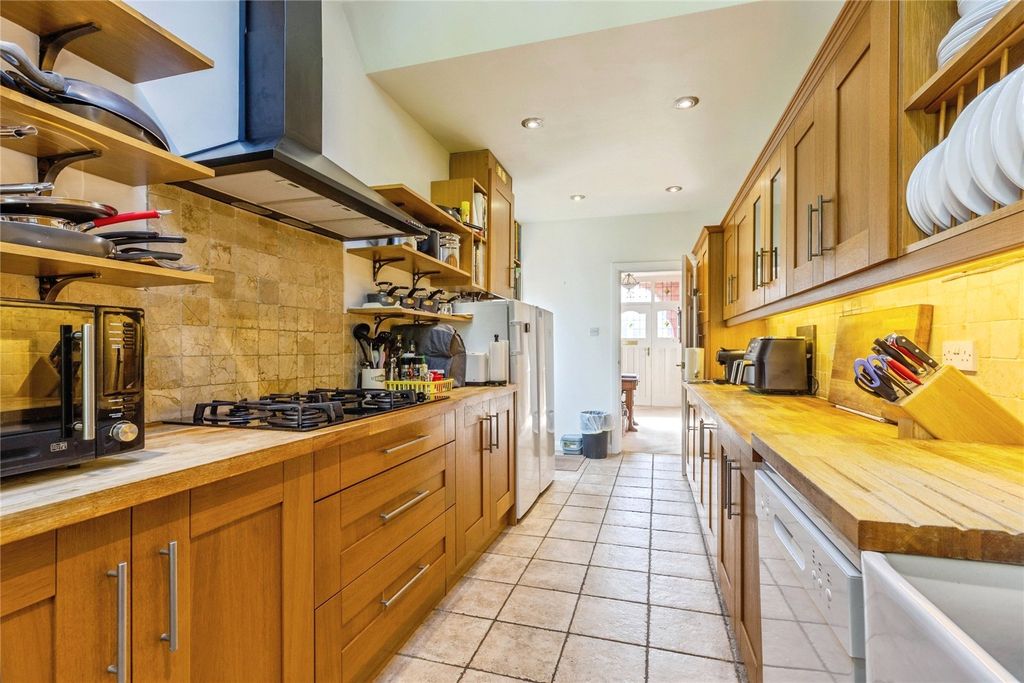 Property photo 2 of 32 Picture No. 29