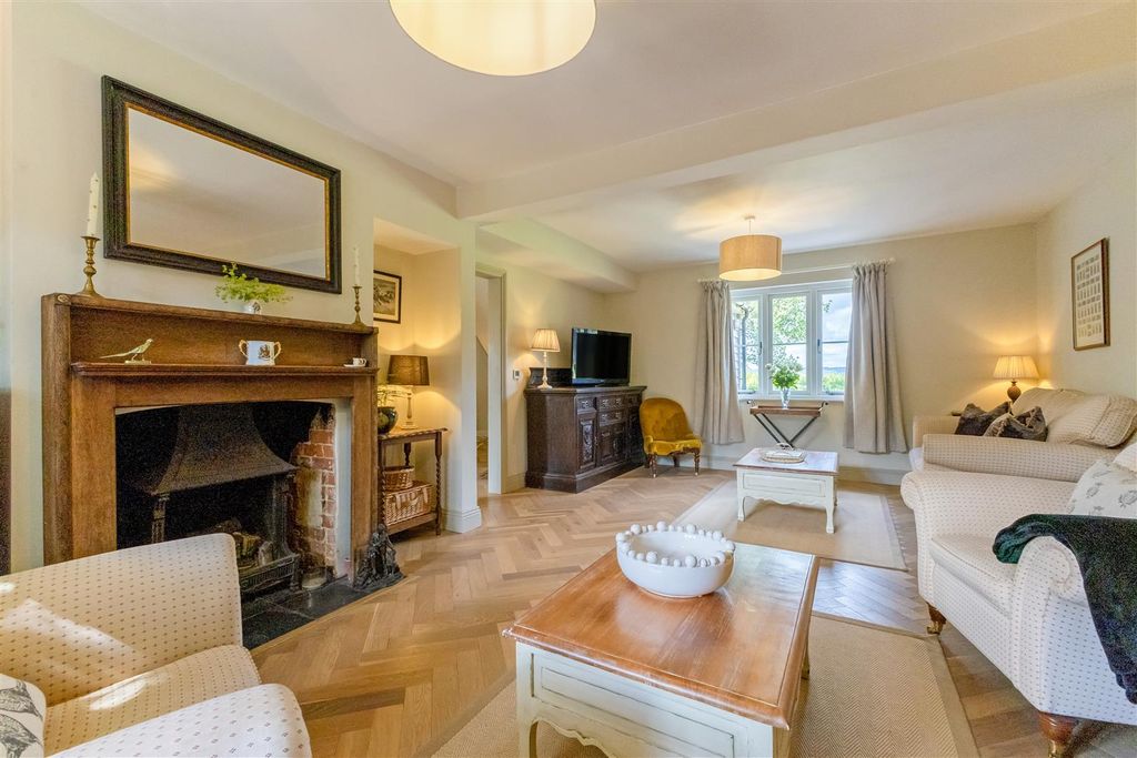 Property photo 3 of 32 Sitting Room