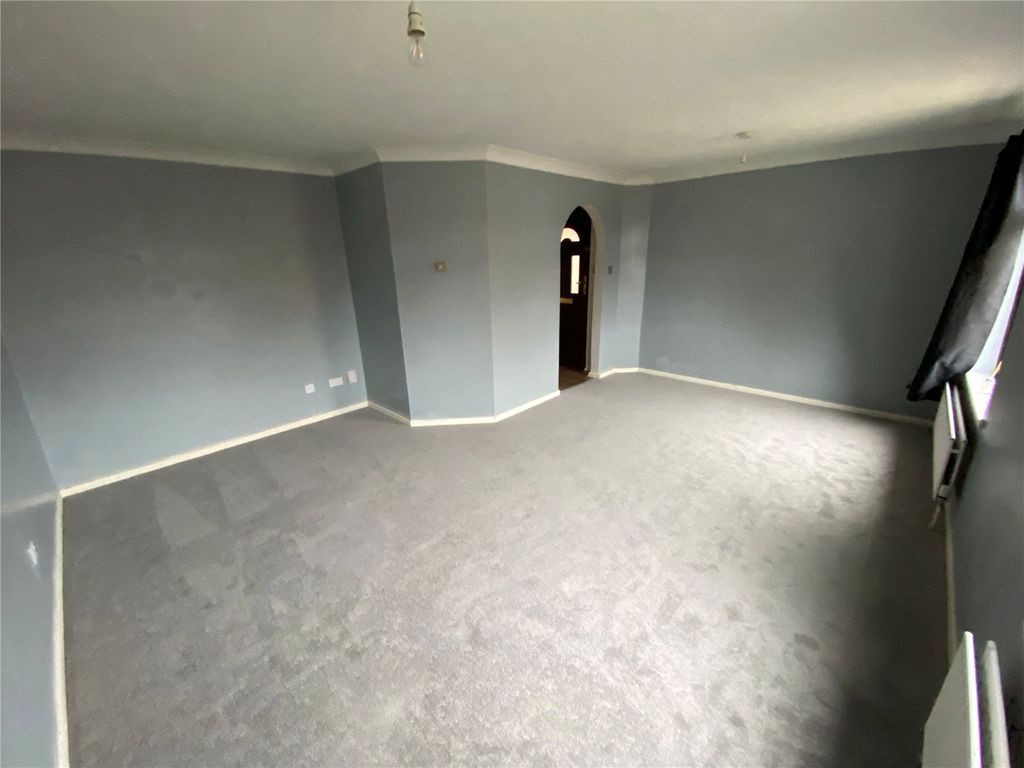 Property photo 2 of 18 Picture No. 12