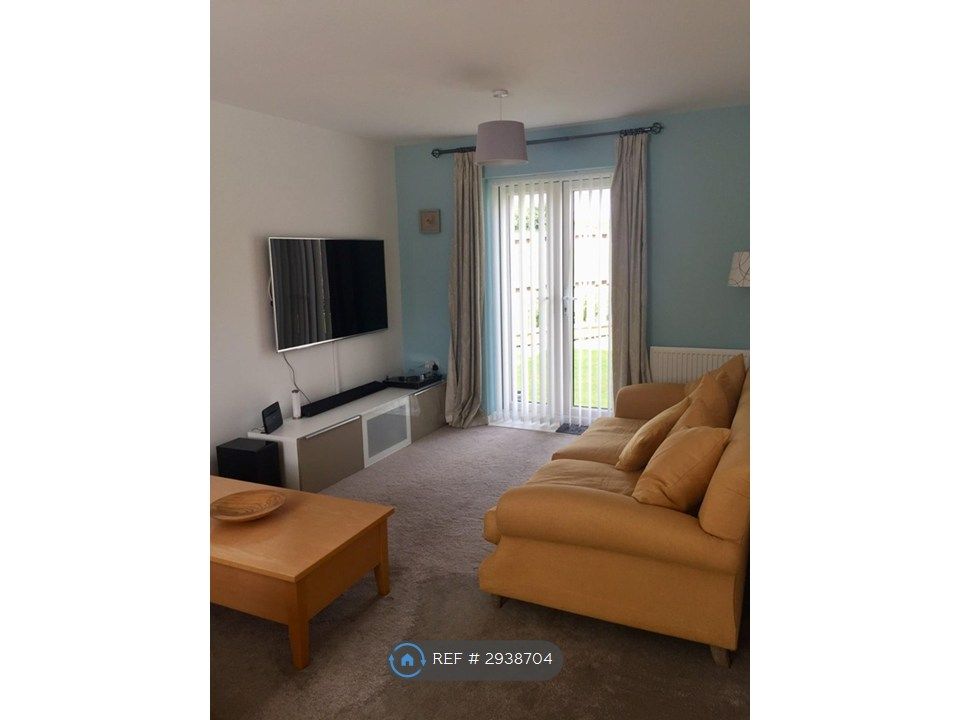 Property photo 2 of 18 Living Room
