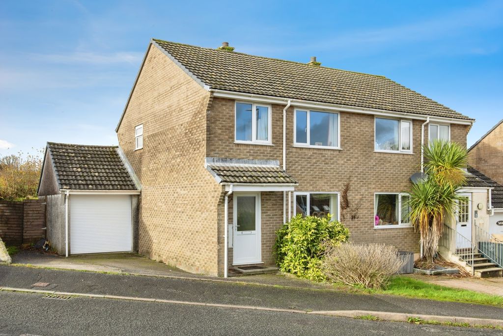 Property photo 1 of 17 Front Aspect