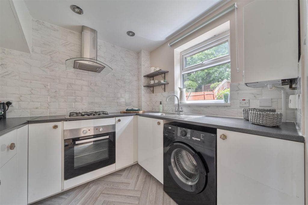 Property photo 3 of 18 Kitchen