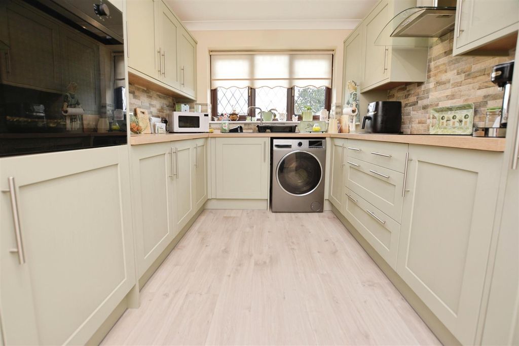 Property photo 2 of 20 Kitchen