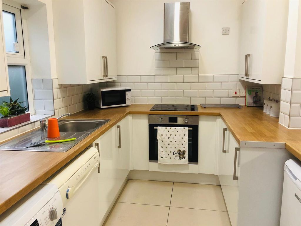 Property photo 2 of 14 2 P116 Kitchen 2 1Jul20.Jpg