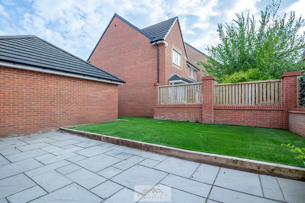 Property photo 2 of 25 Back Garden 1.2