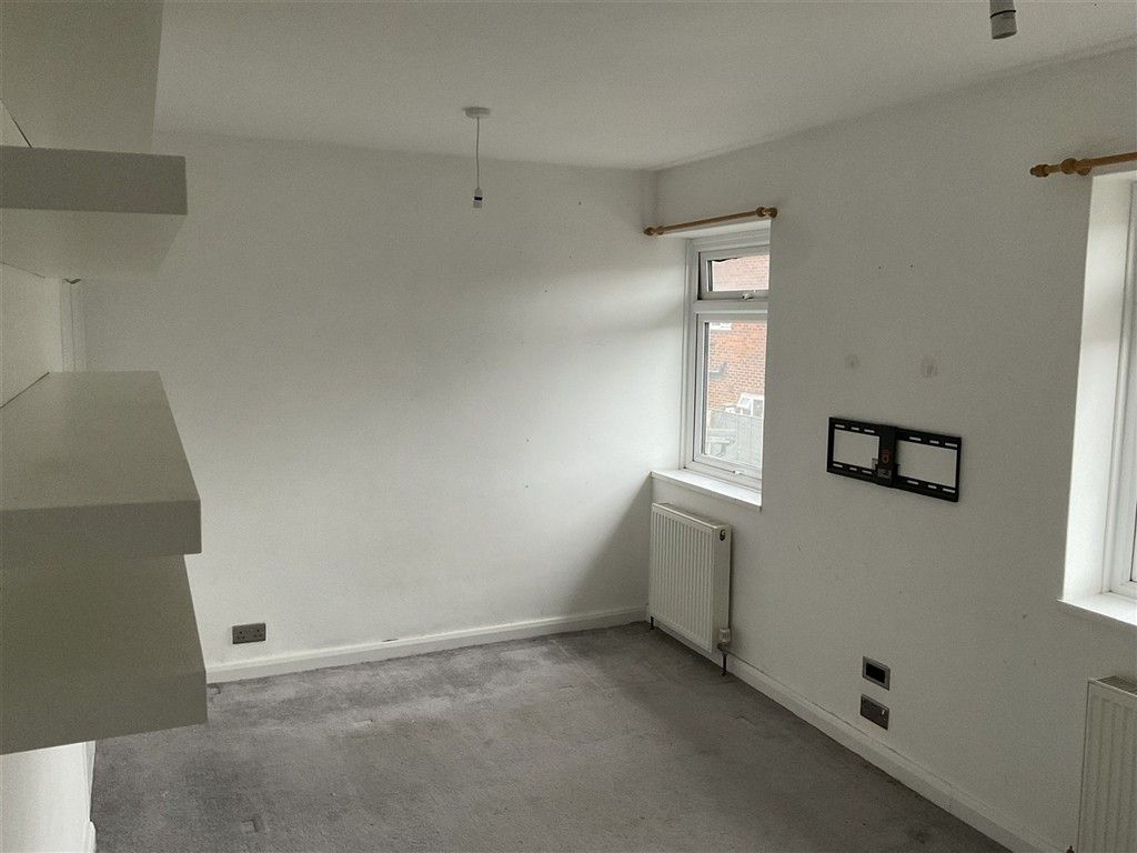 Property photo 1 of 4 Bedroom