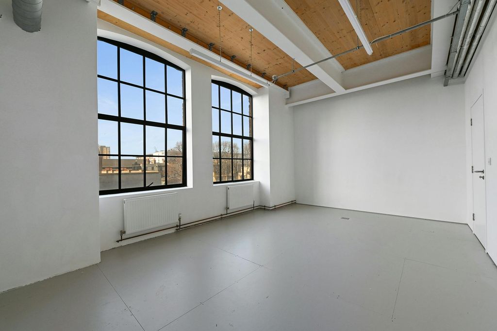 Property photo 2 of 7 Ol-Bc-1Darnleyroad-2.Jpg