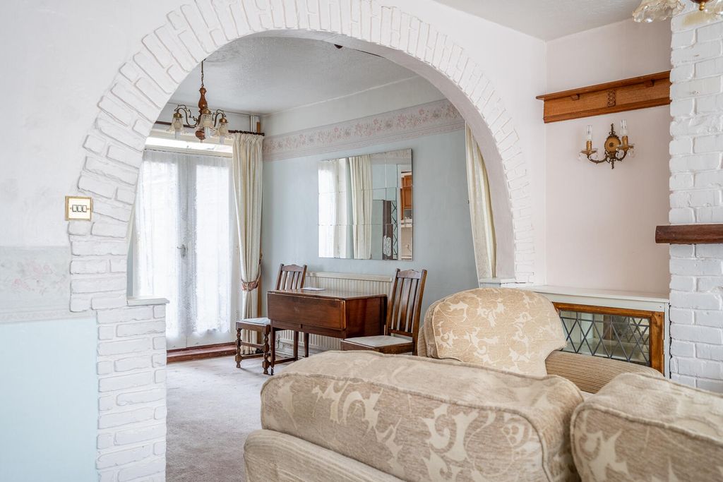 Property photo 3 of 18 Living Room