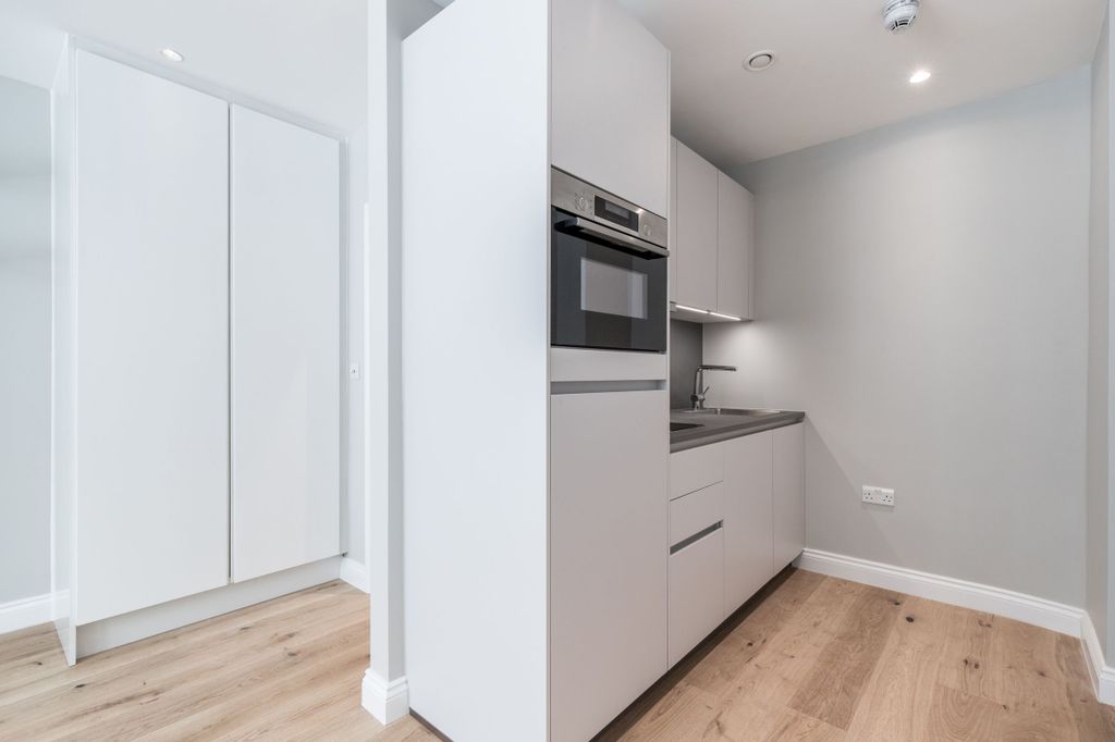 Property photo 2 of 19 Kitchen