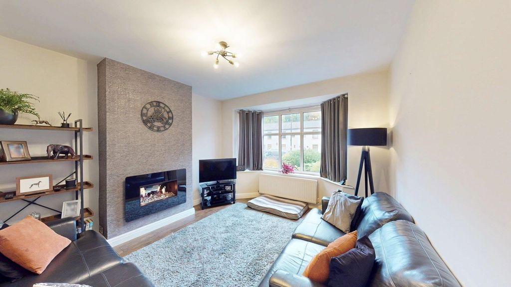 Property photo 2 of 24 Lounge