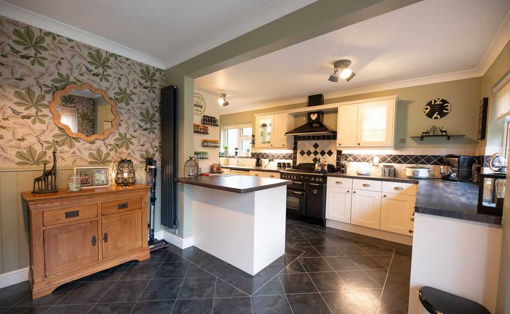 Property photo 3 of 23