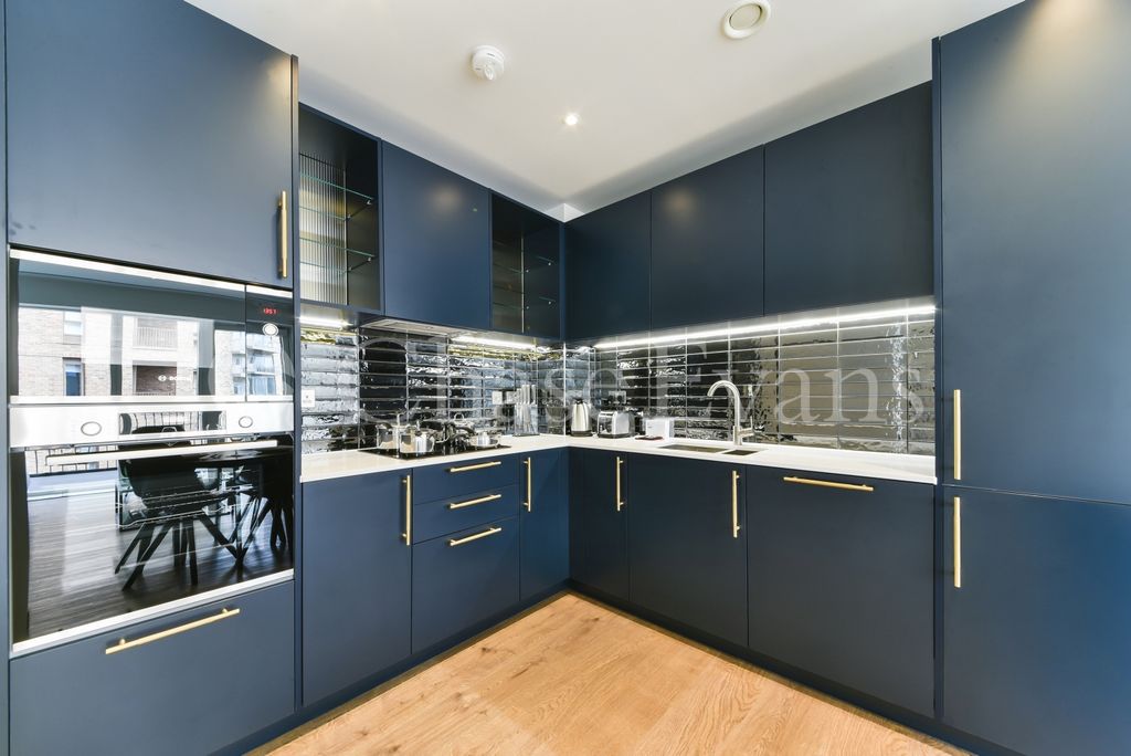 Property photo 2 of 10 Kitchen