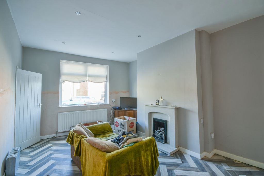 Property photo 2 of 12