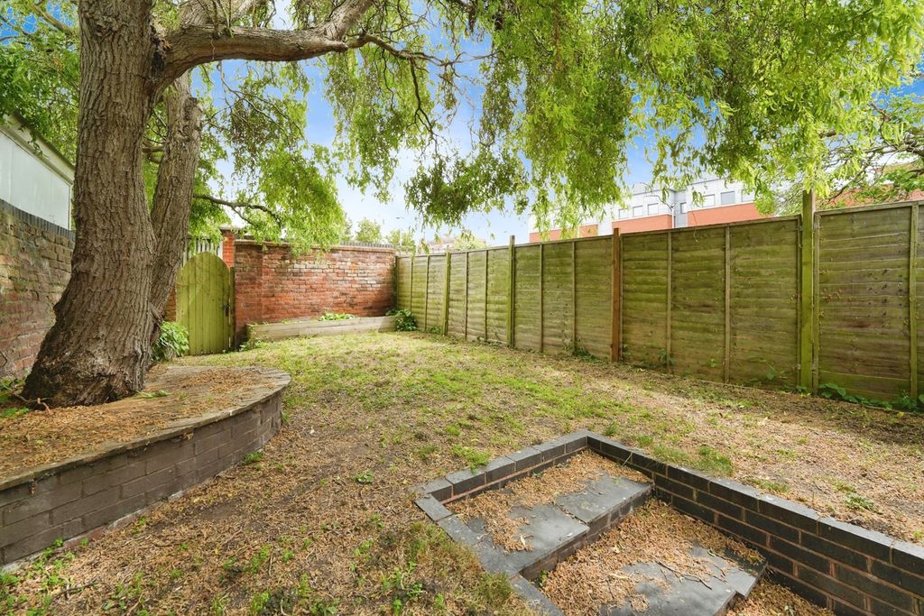 Property photo 2 of 17 Garden