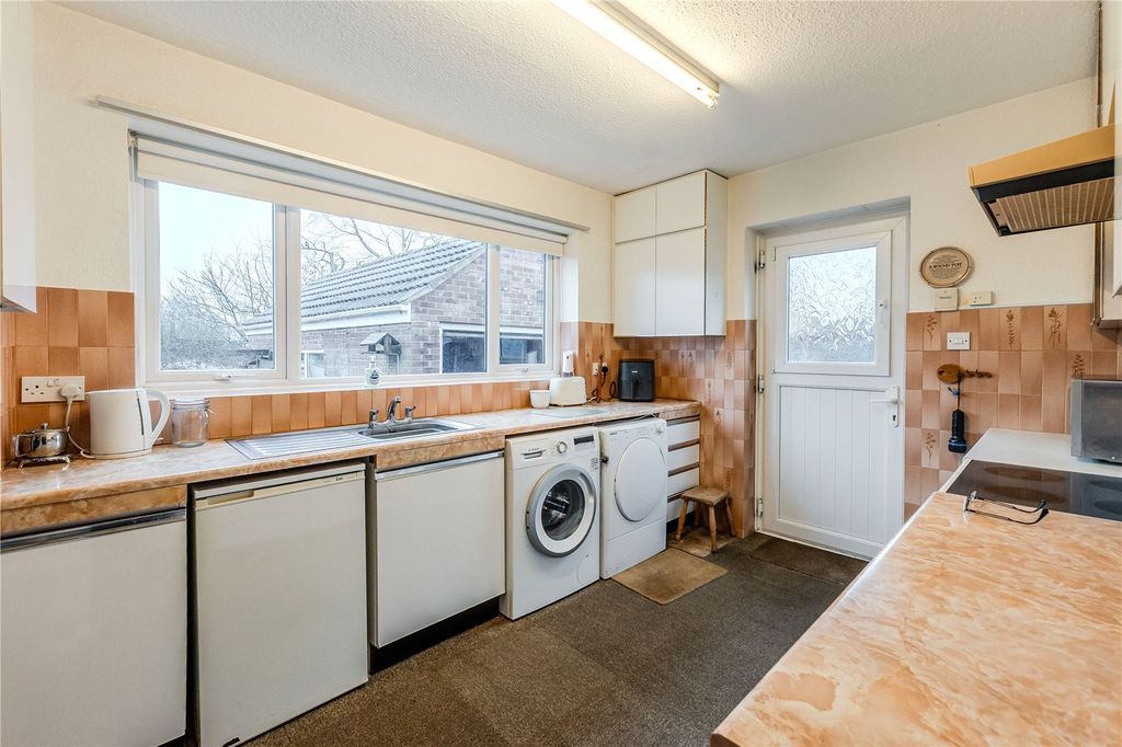 Property photo 3 of 16 Kitchen