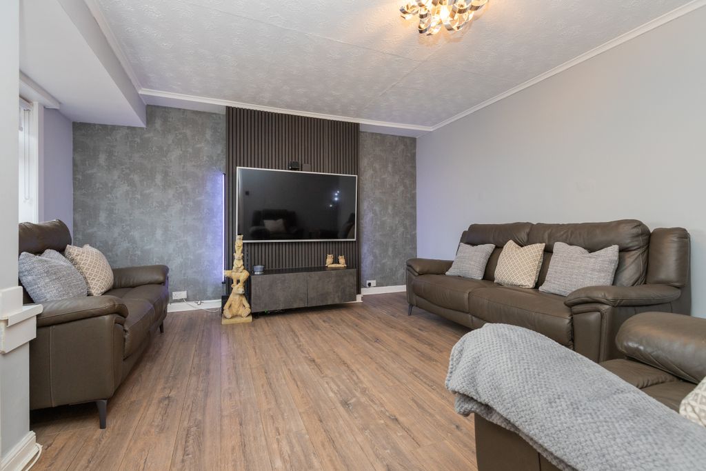 Property photo 2 of 21 16, Renshaw Road, Elderslie,  Renfrewshire, Pa5 9Ld L-1