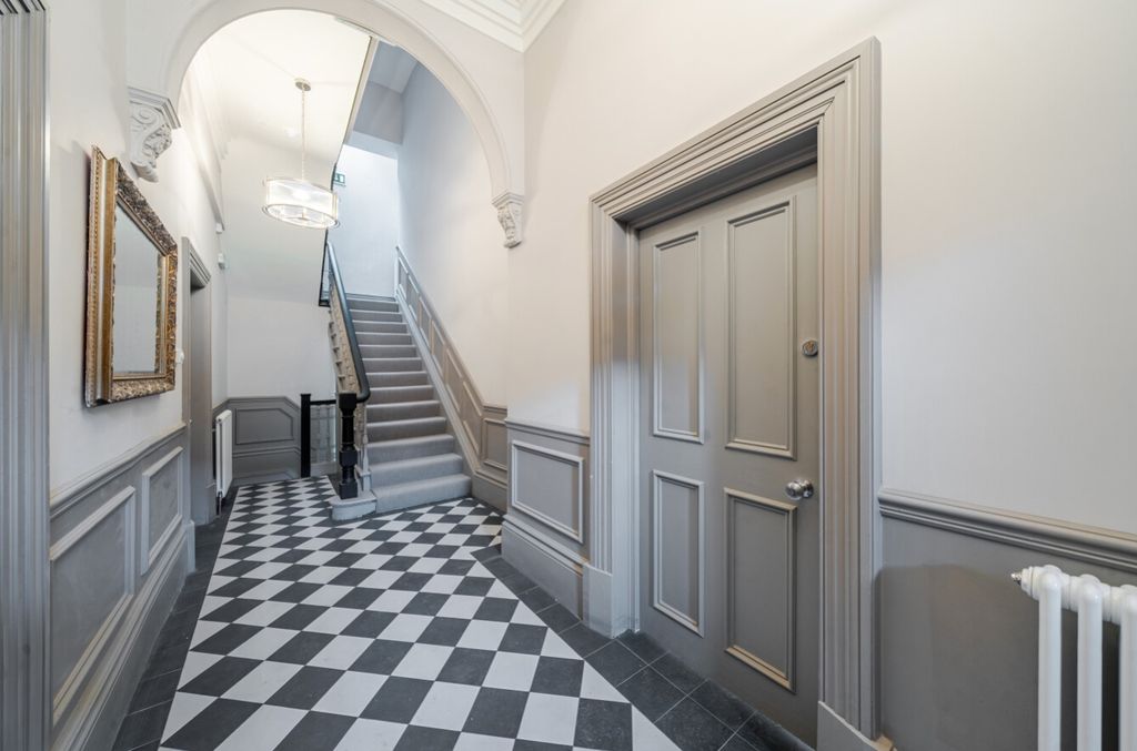 Property photo 3 of 11 Ewemove Harrogate Communal Entrance Hall