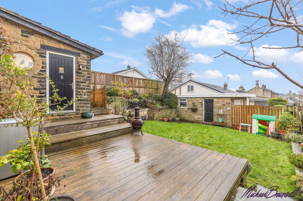 Property photo 2 of 34