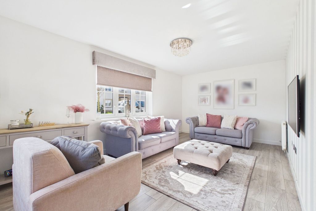 Property photo 3 of 20 Living Room