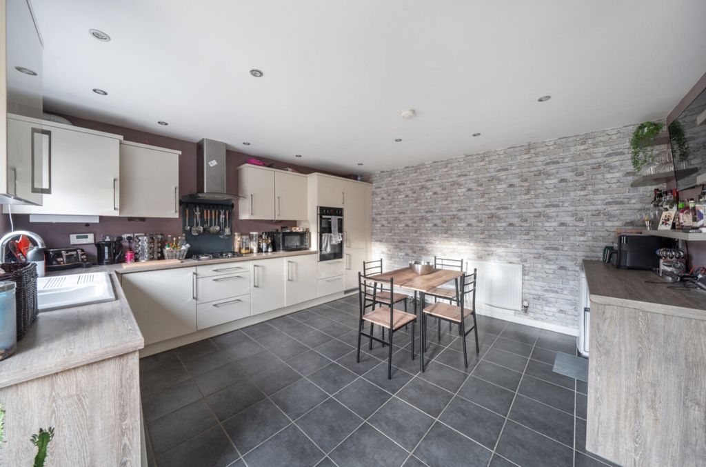 Property photo 3 of 25 1220410 (4)