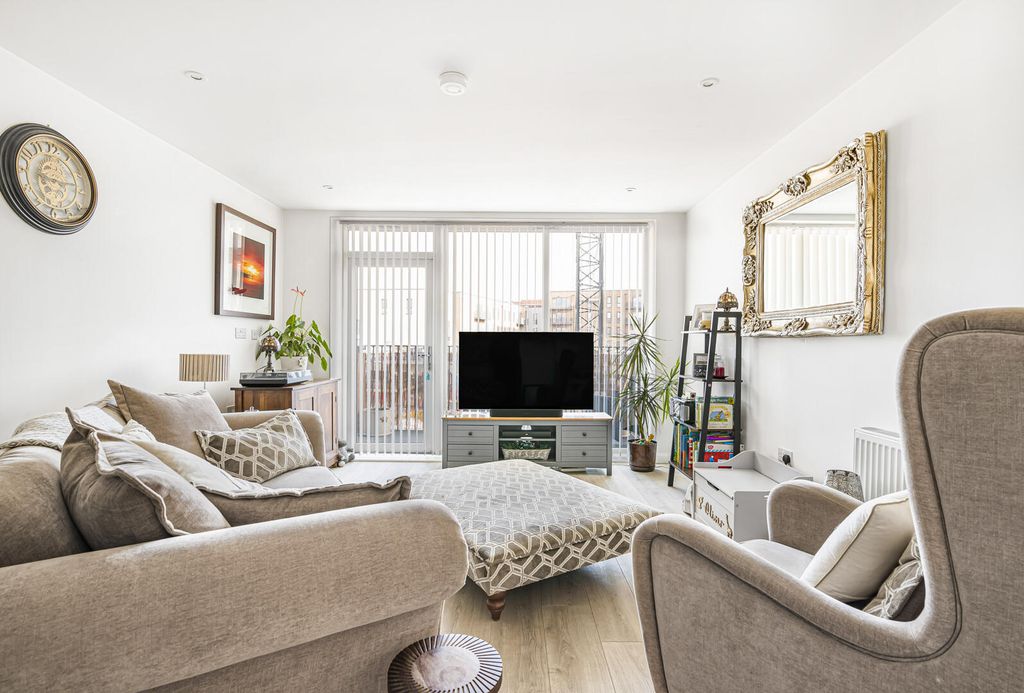 Property photo 2 of 15 Living Room