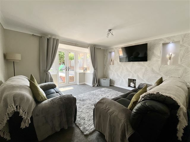 Property photo 2 of 16 Lounge