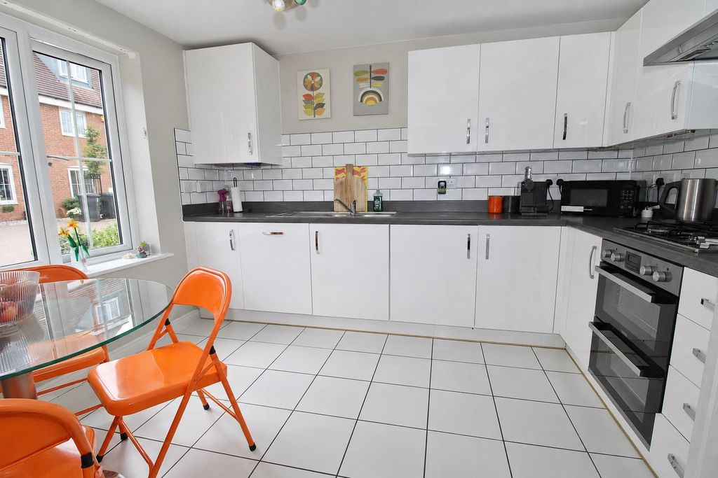 Property photo 3 of 14 5324695
