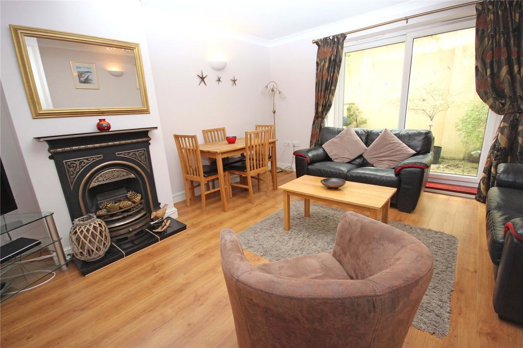 Property photo 3 of 9 Living Room