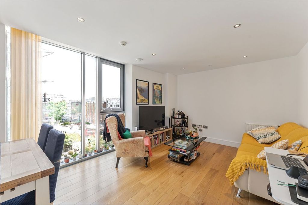 Property photo 2 of 6