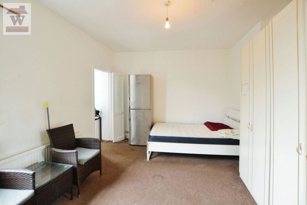 Property photo 1 of 4