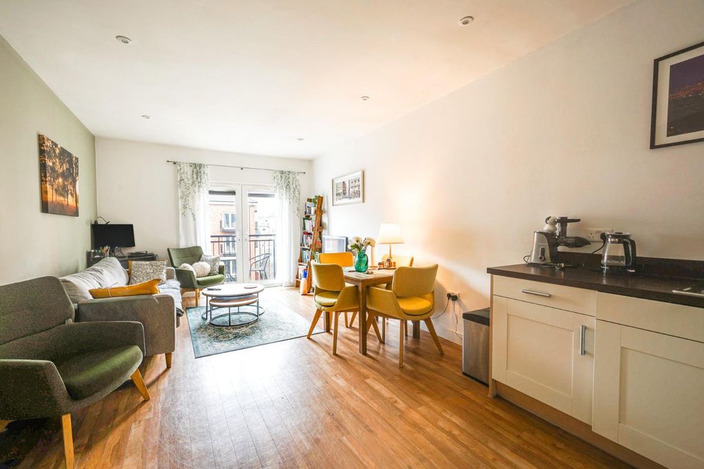 Additional image 5 of 2 bed flat for saleEast Dock, The Wharf, Linslade LU7