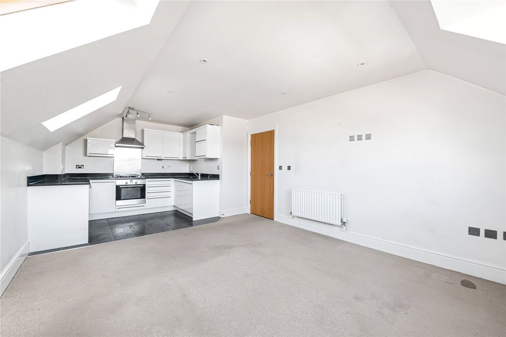 Property photo 3 of 23 Picture No. 24