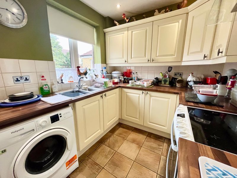 Property photo 3 of 15 Kitchen