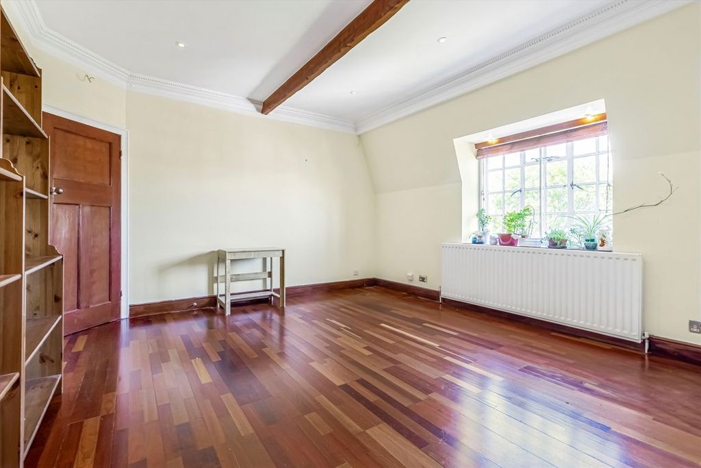 Property photo 2 of 9