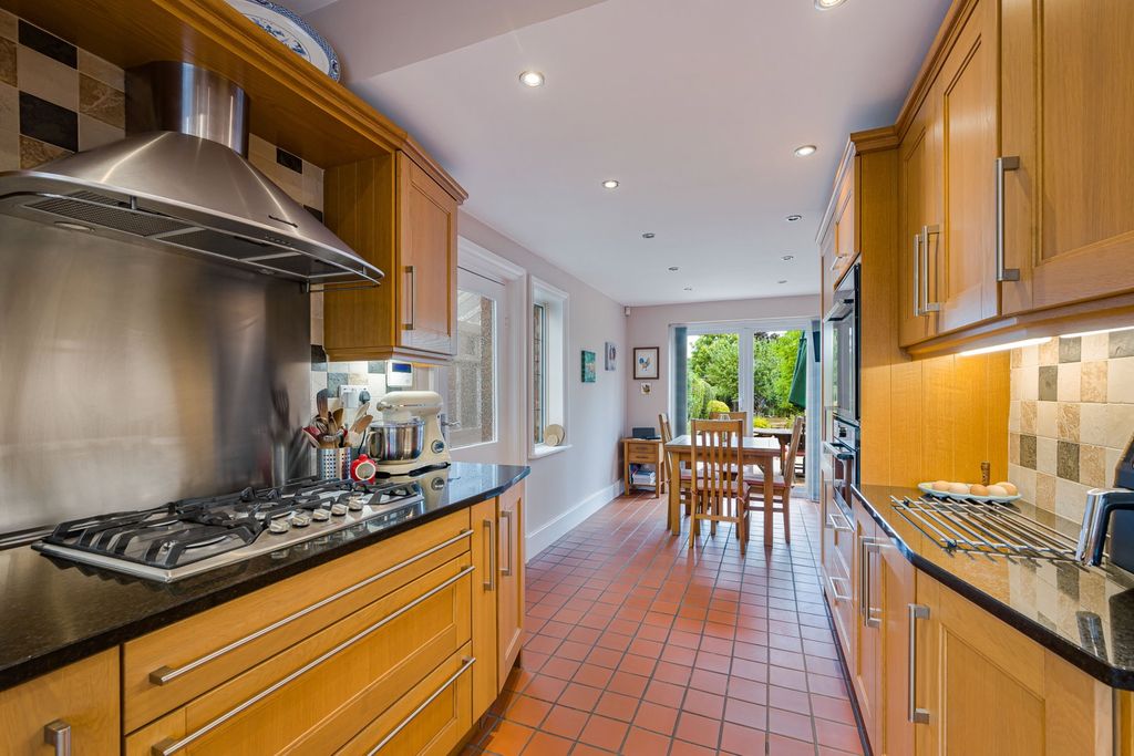 Property photo 3 of 41