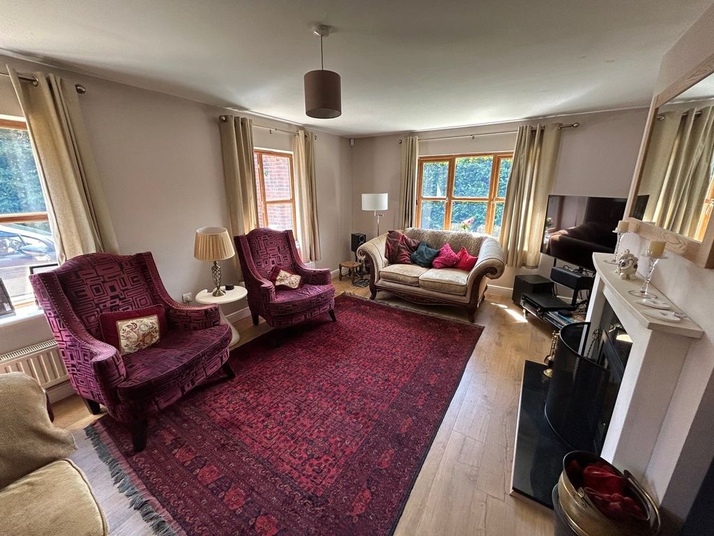 Property photo 2 of 17