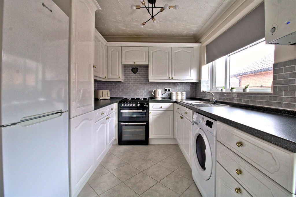 Property photo 3 of 30 Kitchen