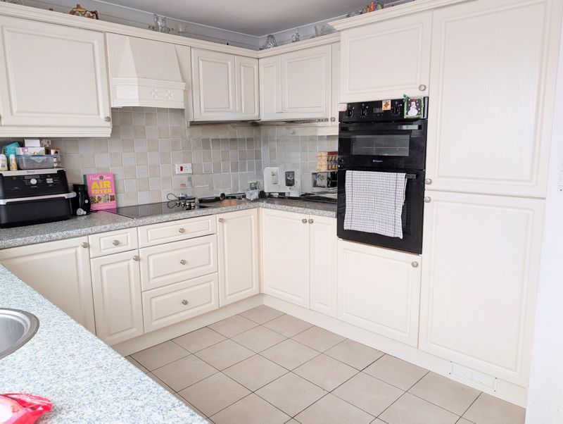 Property photo 2 of 16 Photo 12