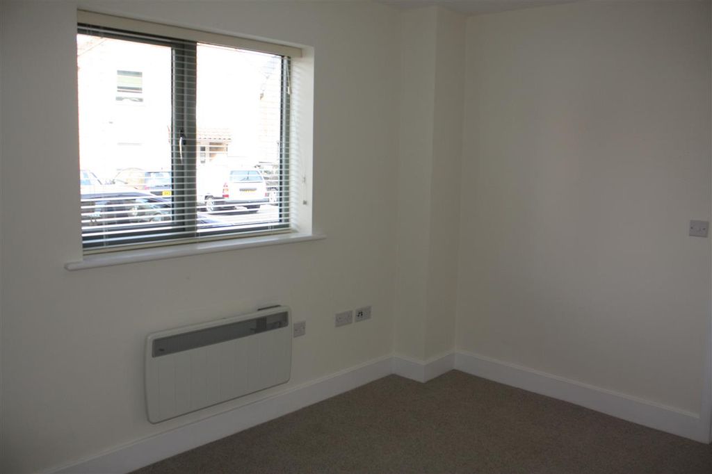 Property photo 3 of 8 Bedroom 1