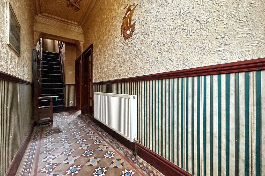 Property photo 2 of 15 Entrance Hall