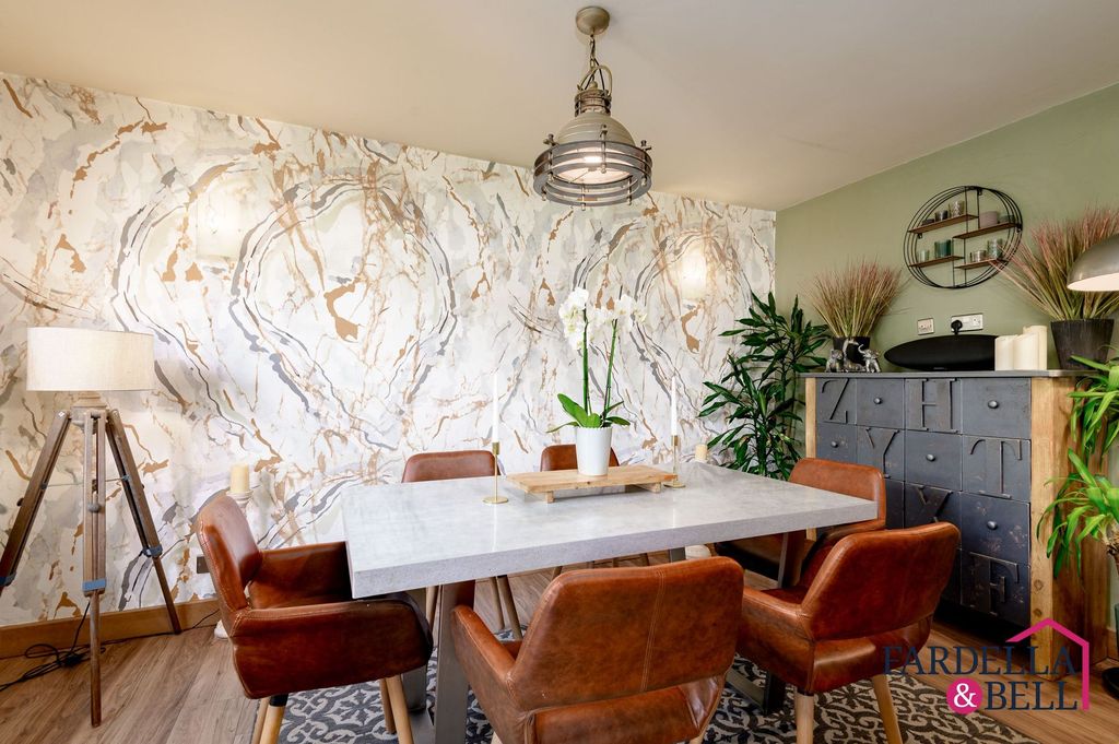 Property photo 2 of 28