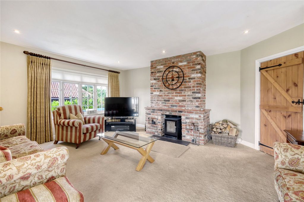 Property photo 3 of 22 Sitting Room