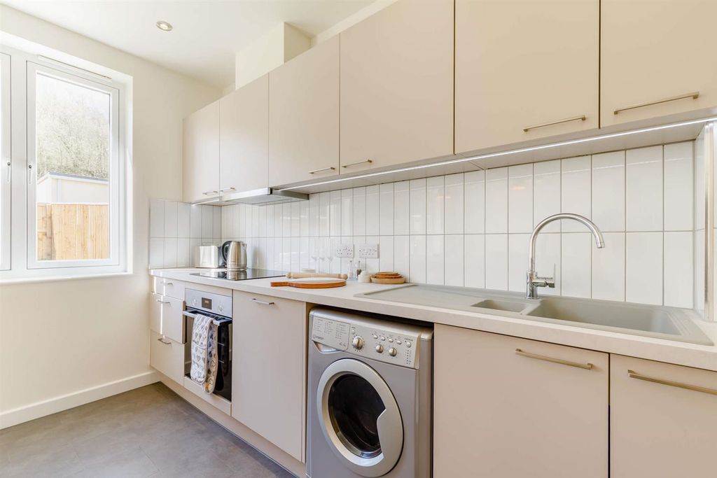 Property photo 3 of 10 Kitchen