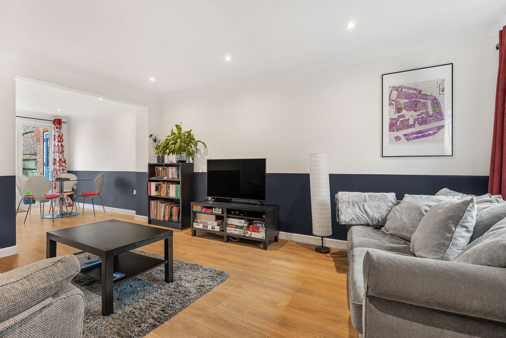 Property photo 2 of 18