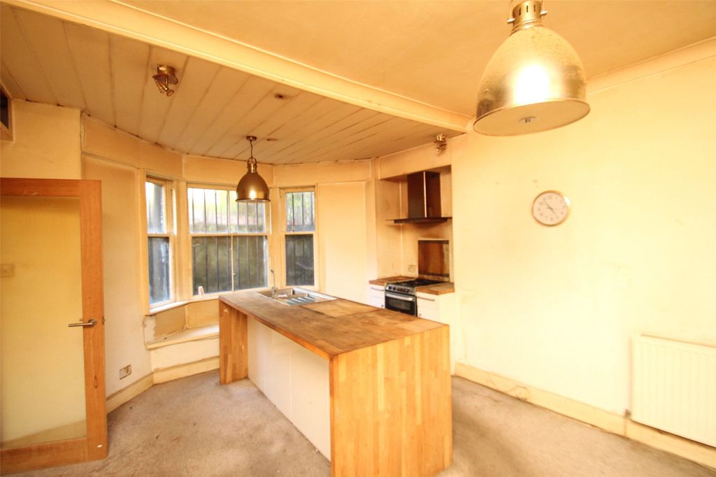 Property photo 3 of 7 Kitchen/Living Room