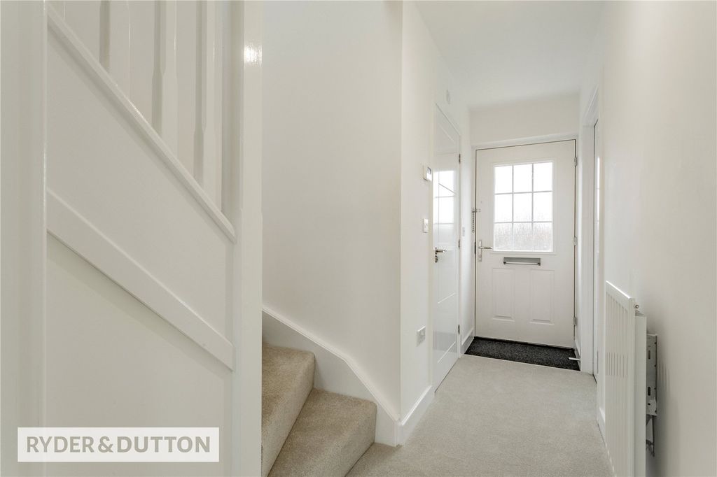 Property photo 3 of 23 Entrance Hall